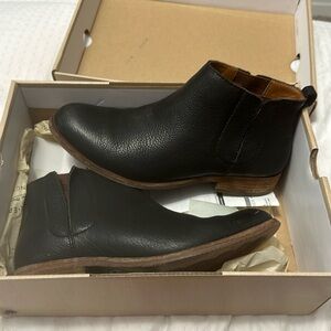 Kork-ease black booties